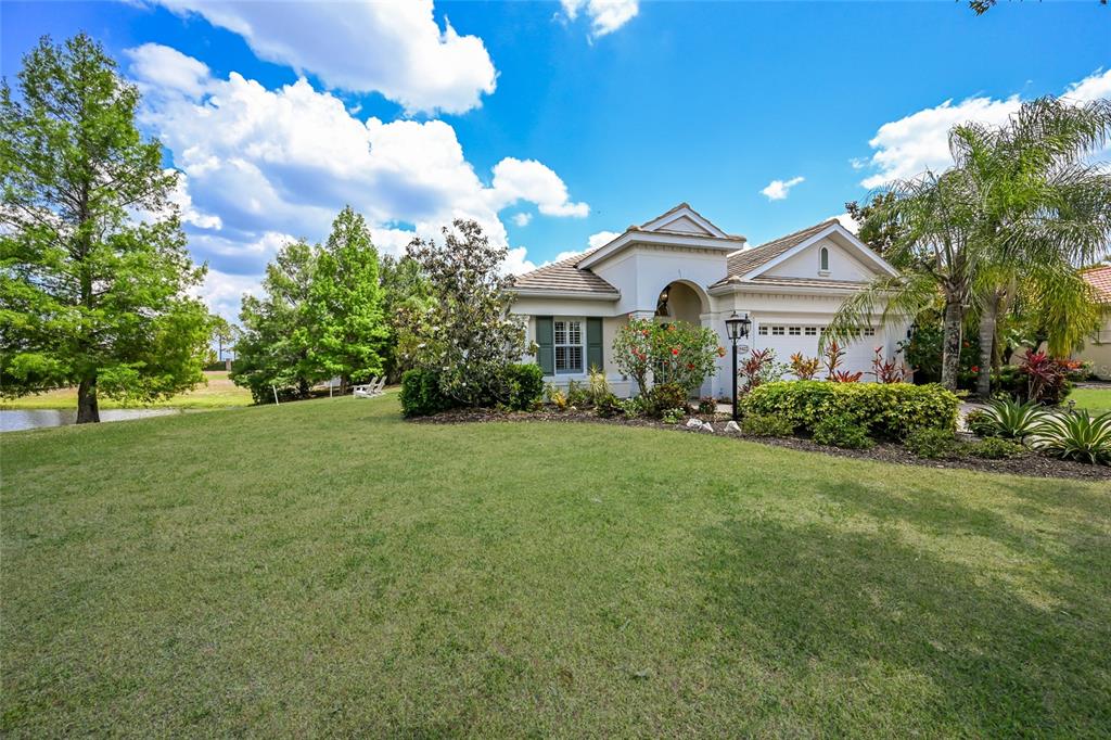 15422 Helmsdale Place Lakewood Ranch, FL 34202 - Photo 10 of 64