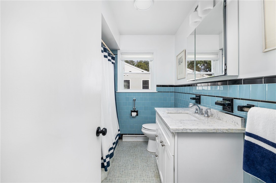 6 Cliff Terrace Newport, RI 02840 - Photo 19 of 37 First Floor Bath