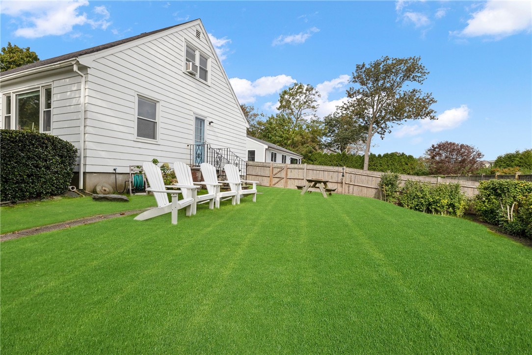6 Cliff Terrace Newport, RI 02840 - Photo 4 of 37 Yard
