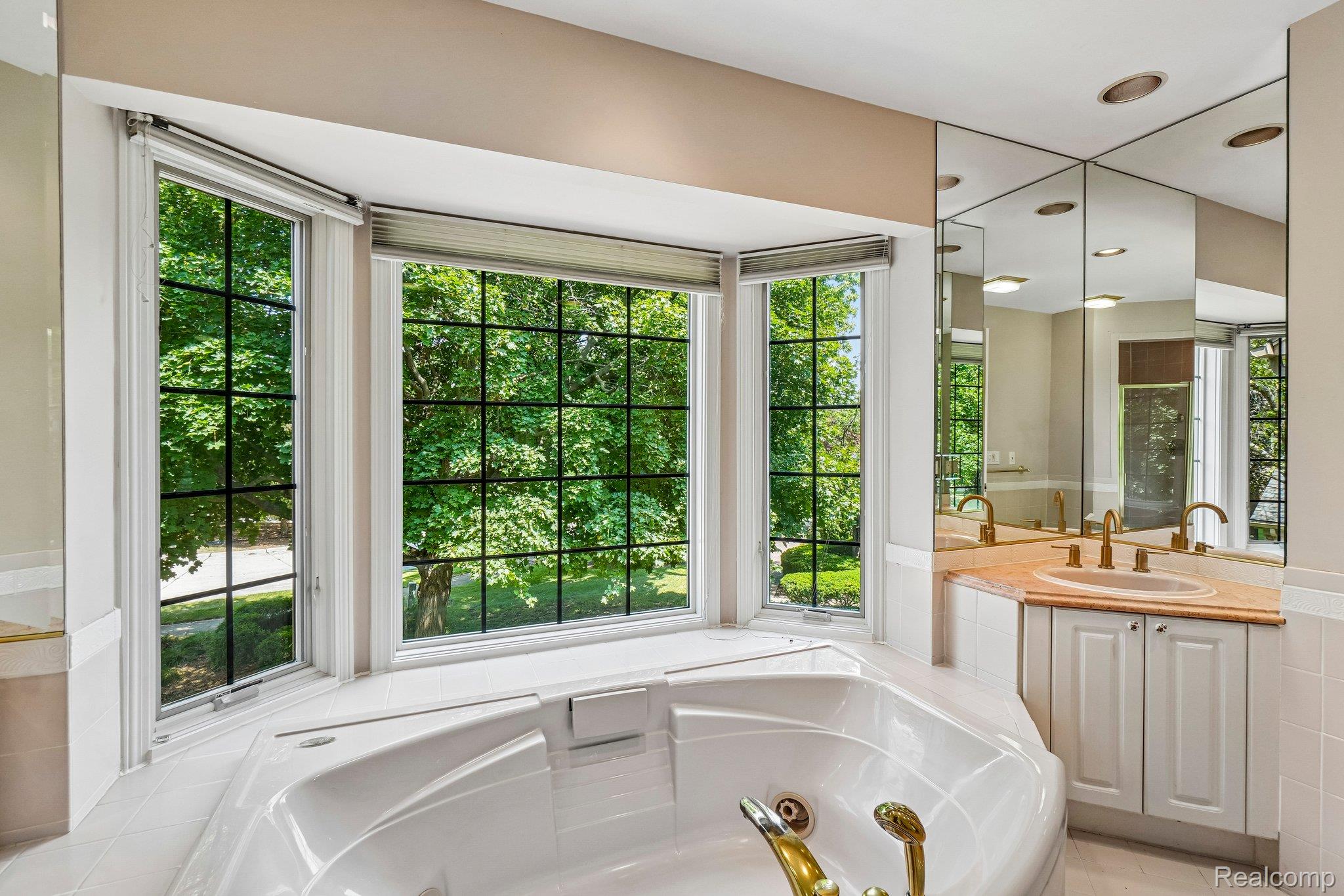 4523 Rivers Edge Drive Troy, MI 48098 - Photo 33 of 69 30-web-or-mls-- 4523 Rivers Edge Dr-S0808-030.jpg