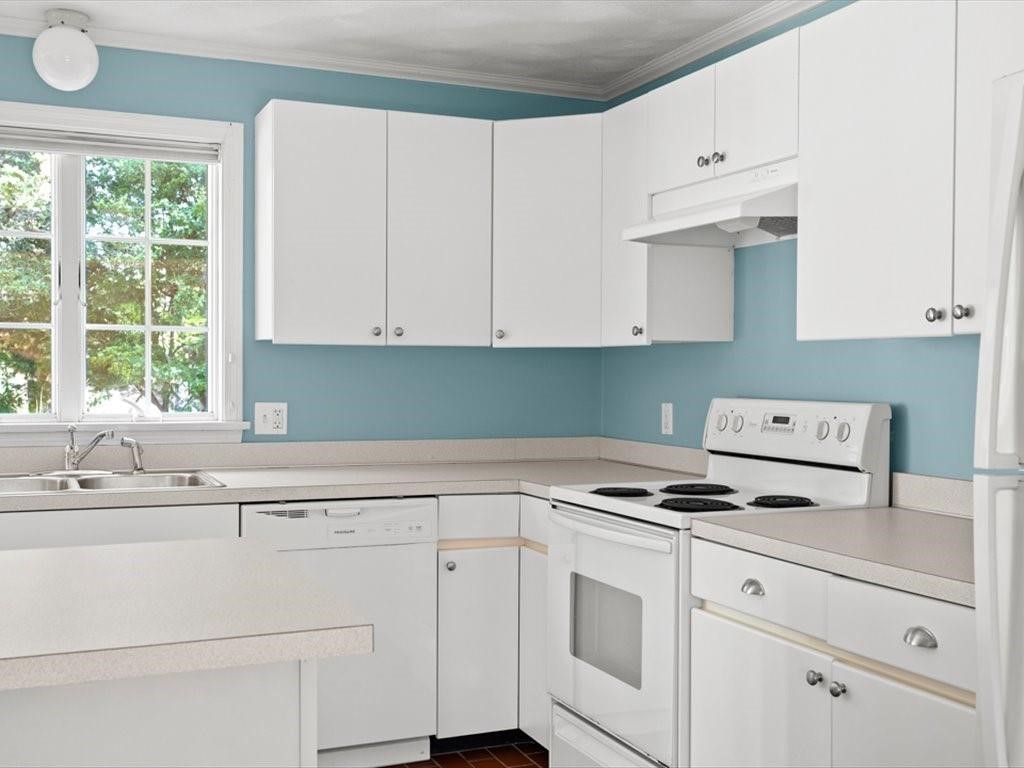 46 North Road Jamestown, RI 02835 - Photo 14 of 24 Kitchen