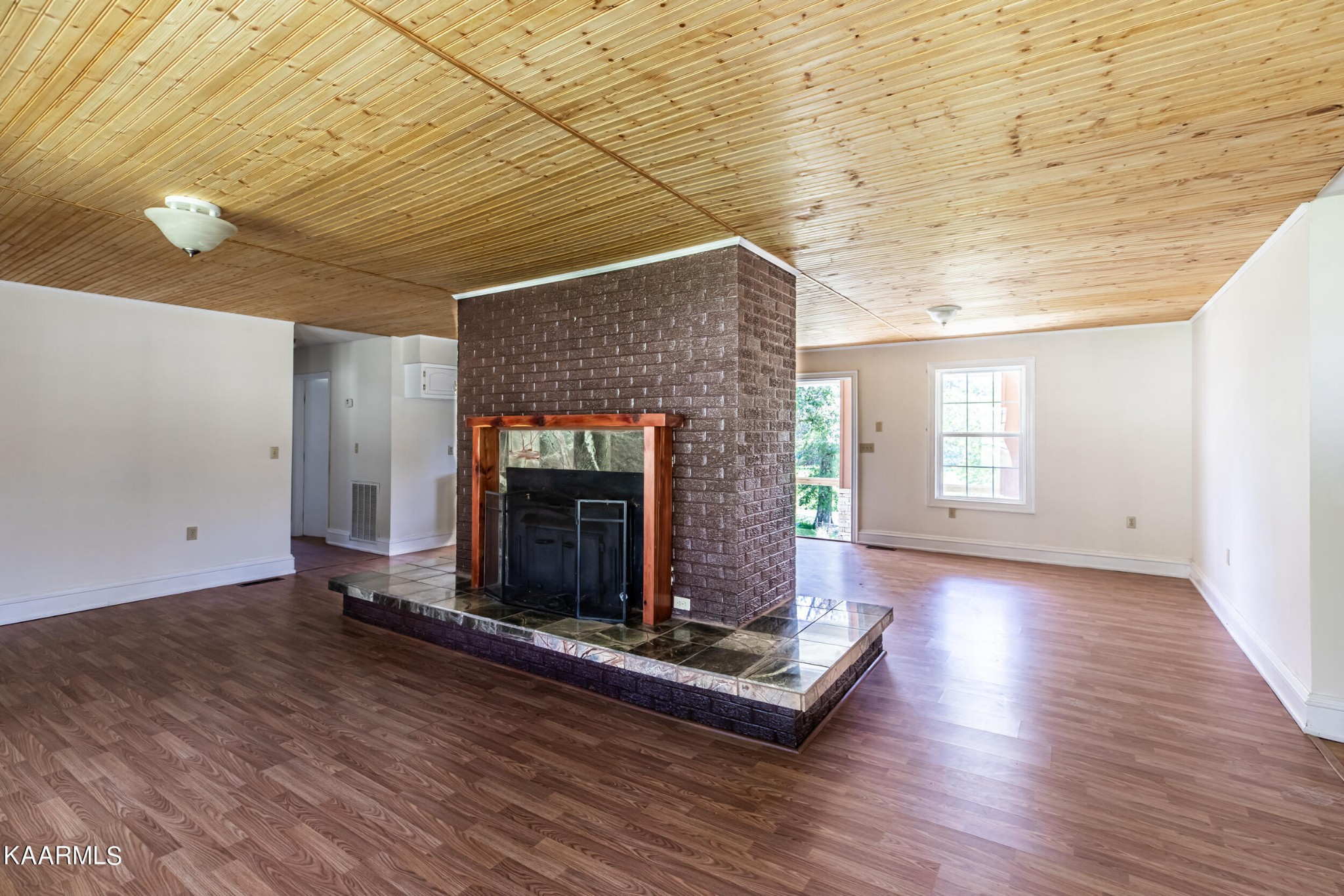 876 Cooper Lake Road Oneida, TN 37841 - Photo 2 of 29 Gallery Image 2