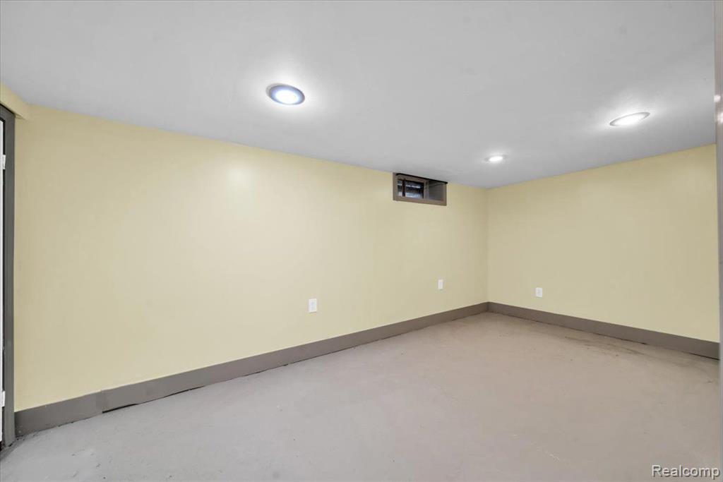 838 Pine Tree Road West Lake Orion, MI 48362 - Photo 30 of 45 Gallery Image 30