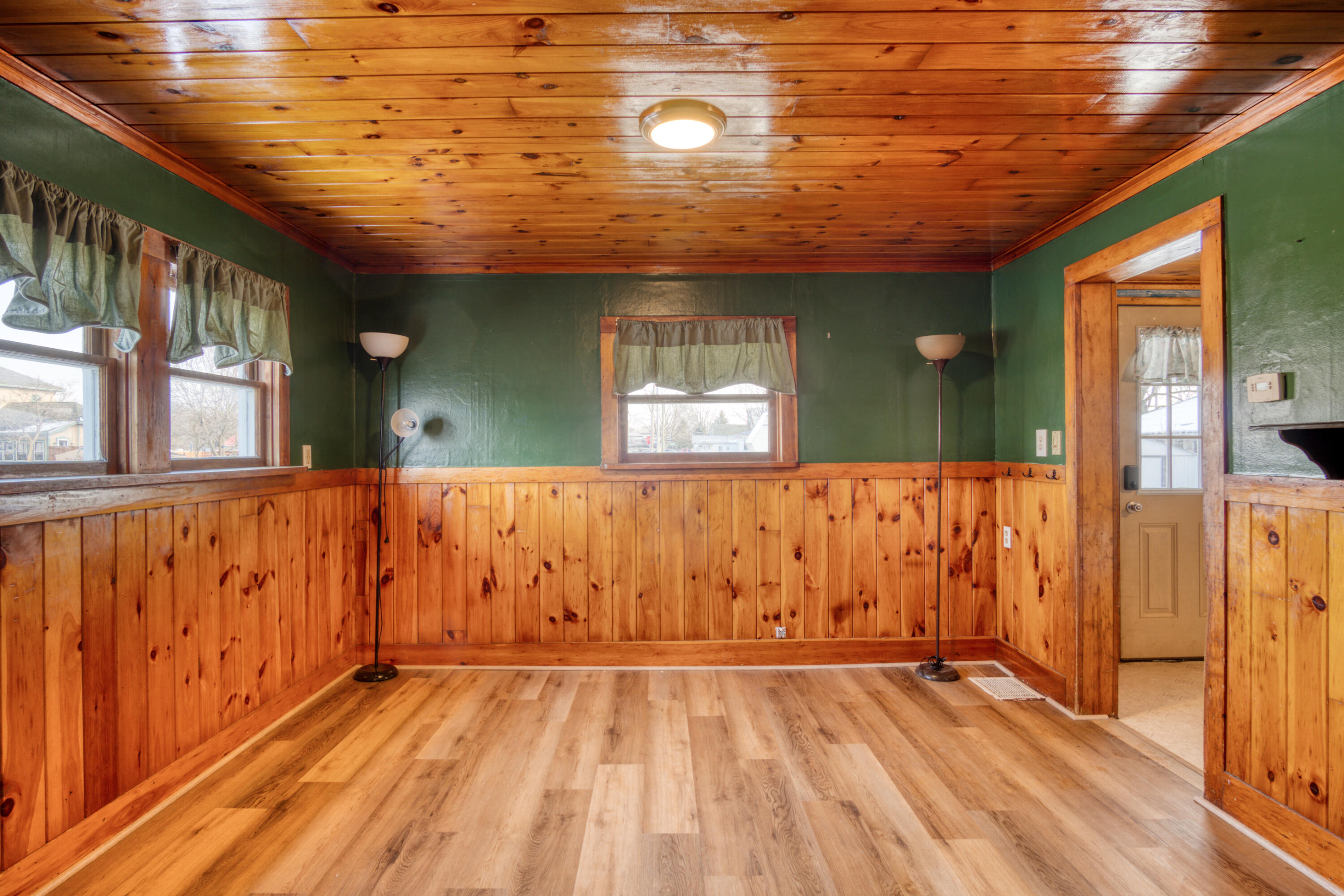 402 Morse Street Reed City, MI 49677 - Photo 5 of 28 DSC09404_5