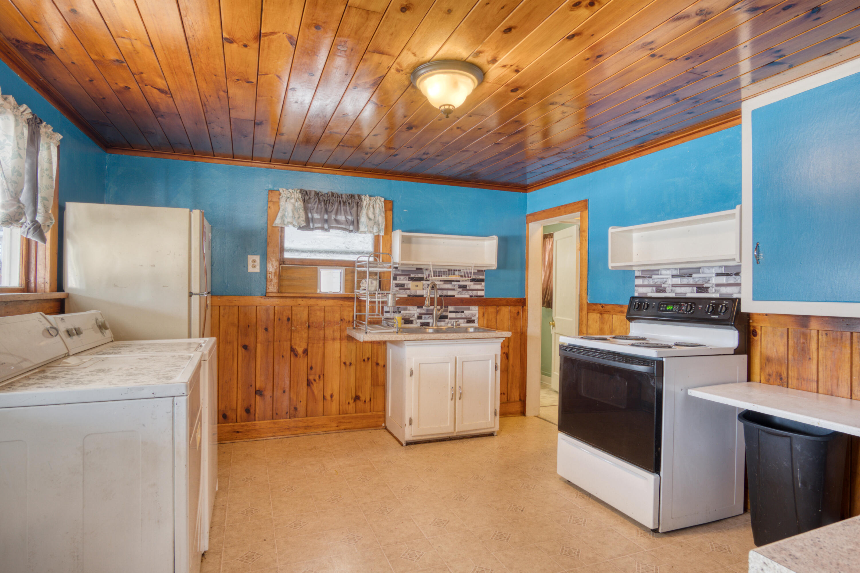 402 Morse Street Reed City, MI 49677 - Photo 7 of 28 DSC09385_1
