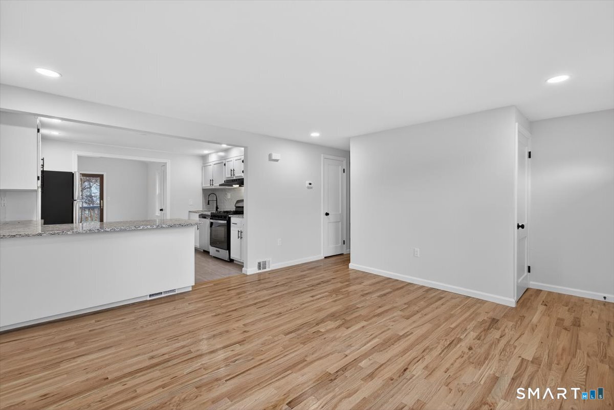 321 Franklin Road Hamden, CT 06517 - Photo 14 of 32