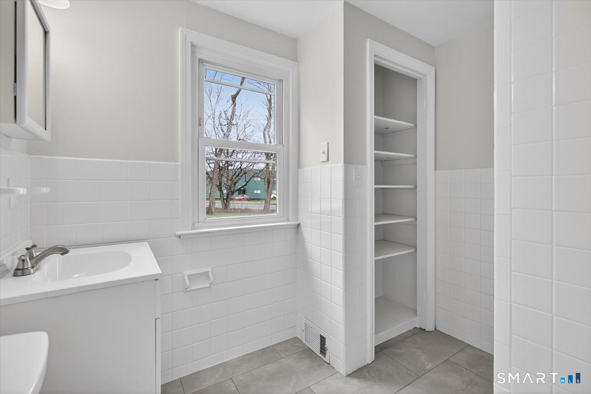 321 Franklin Road Hamden, CT 06517 - Photo 19 of 32