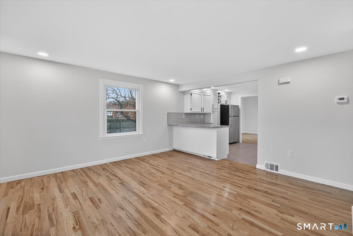 321 Franklin Road Hamden, CT 06517 - Photo 2 of 32