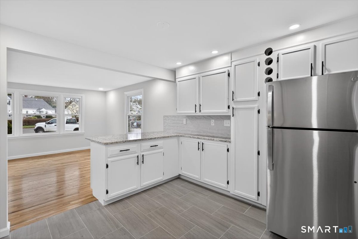 321 Franklin Road Hamden, CT 06517 - Photo 6 of 32