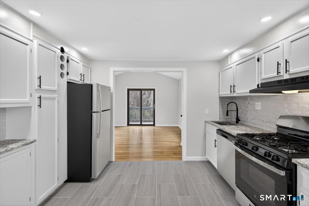 321 Franklin Road Hamden, CT 06517 - Photo 8 of 32