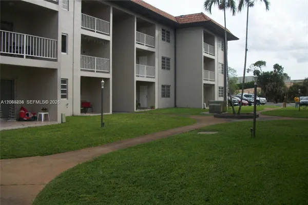 $2,150 | 13900 Lake Placid Court, Unit A24, Miami Lakes, FL 33014