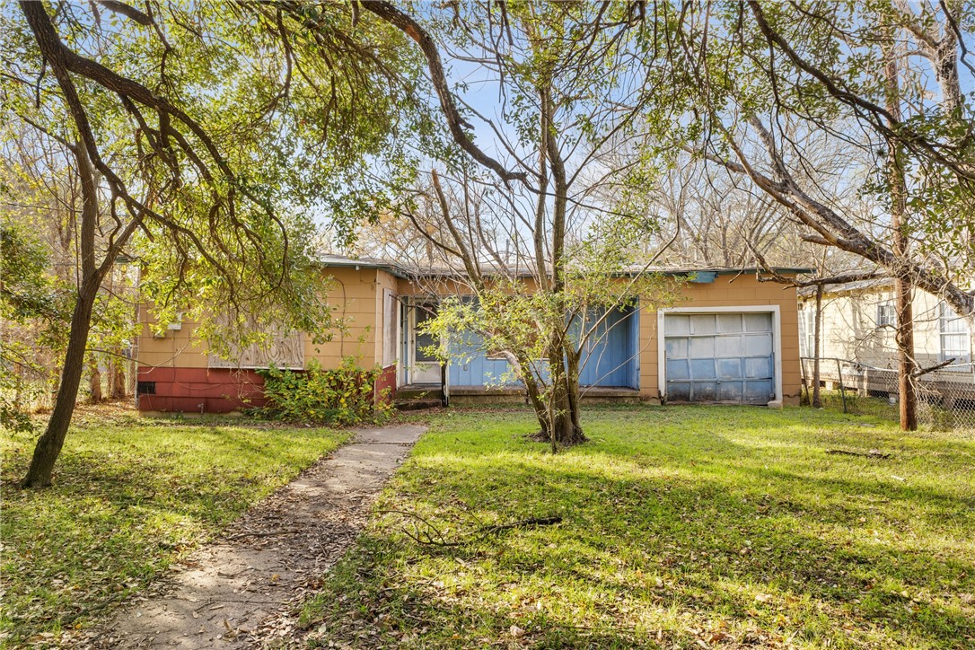 1302 North Sims Avenue Bryan, TX 77803 - Photo 4 of 14