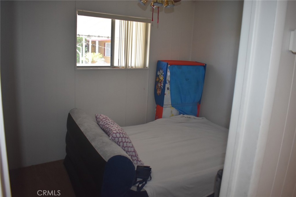 525 North Gilbert, Unit 106 Anaheim, CA 92801 - Photo 15 of 18 a bedroom with a bed and window