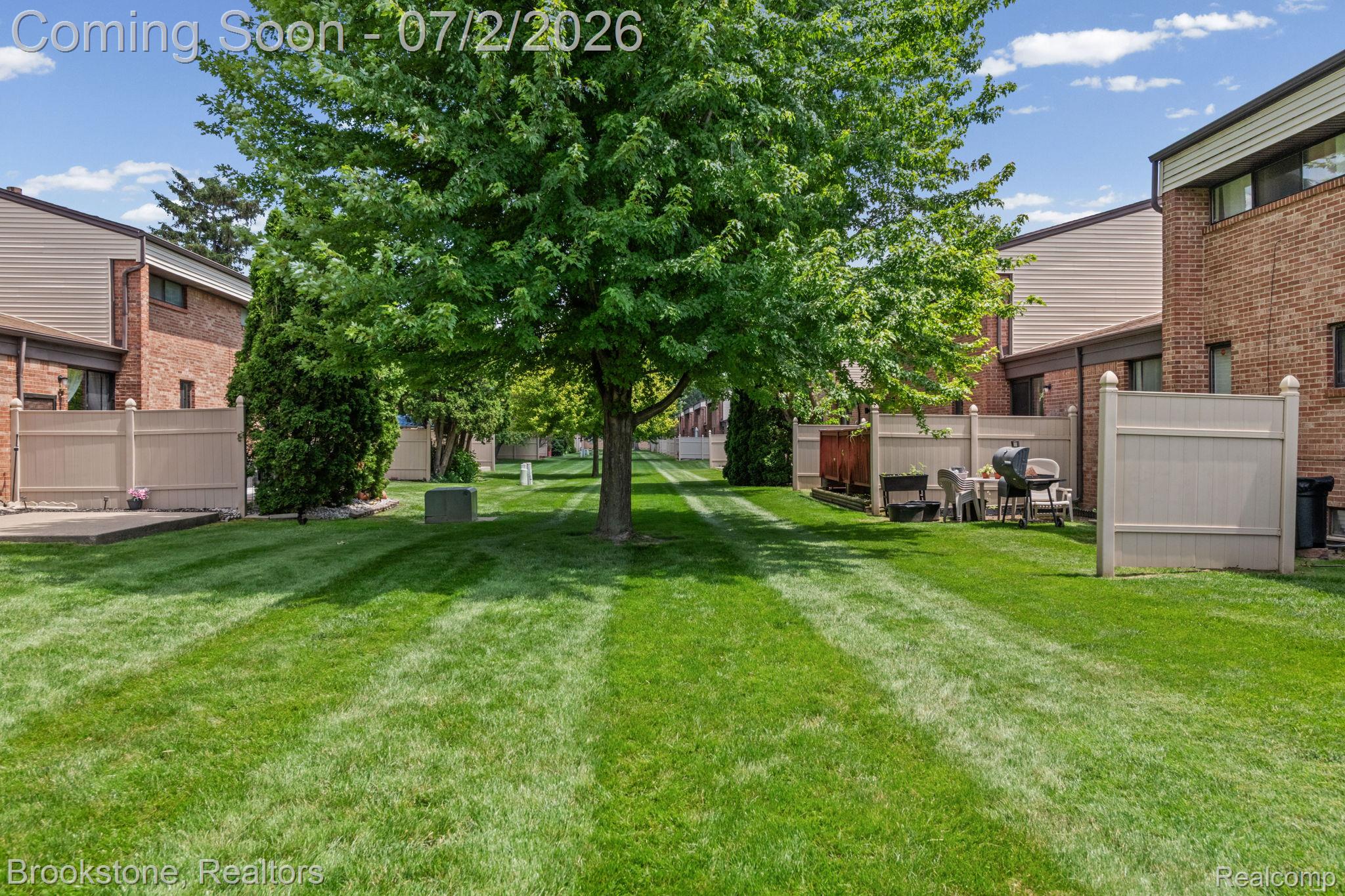 1925 Nicholas Court Warren, MI 48092 - Photo 6 of 26 Expansive green lawn area featuring mature trees and individual patio spaces