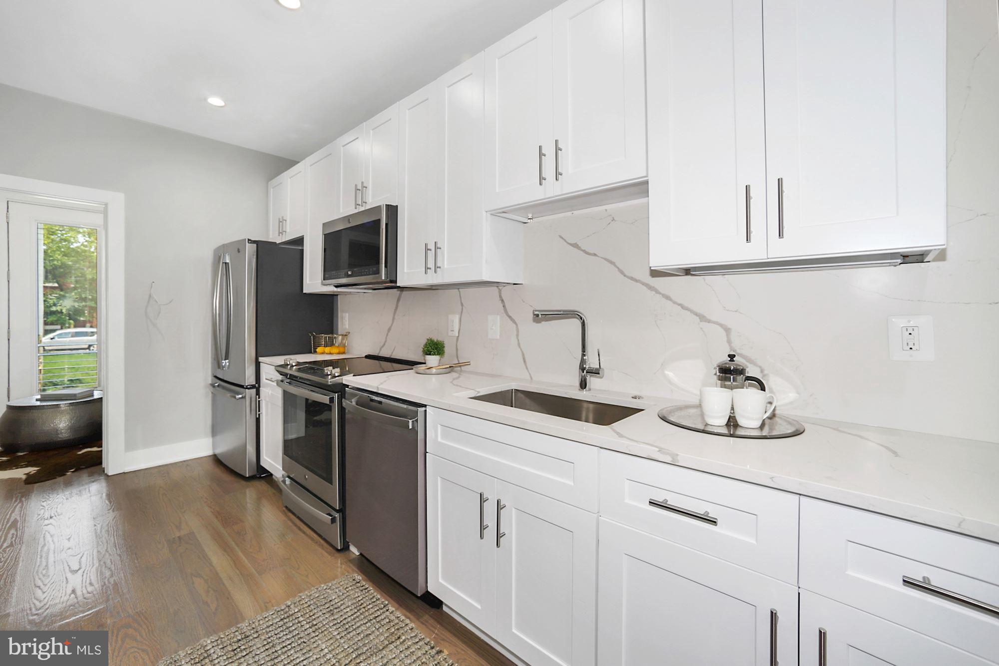 Chic modern kitchen