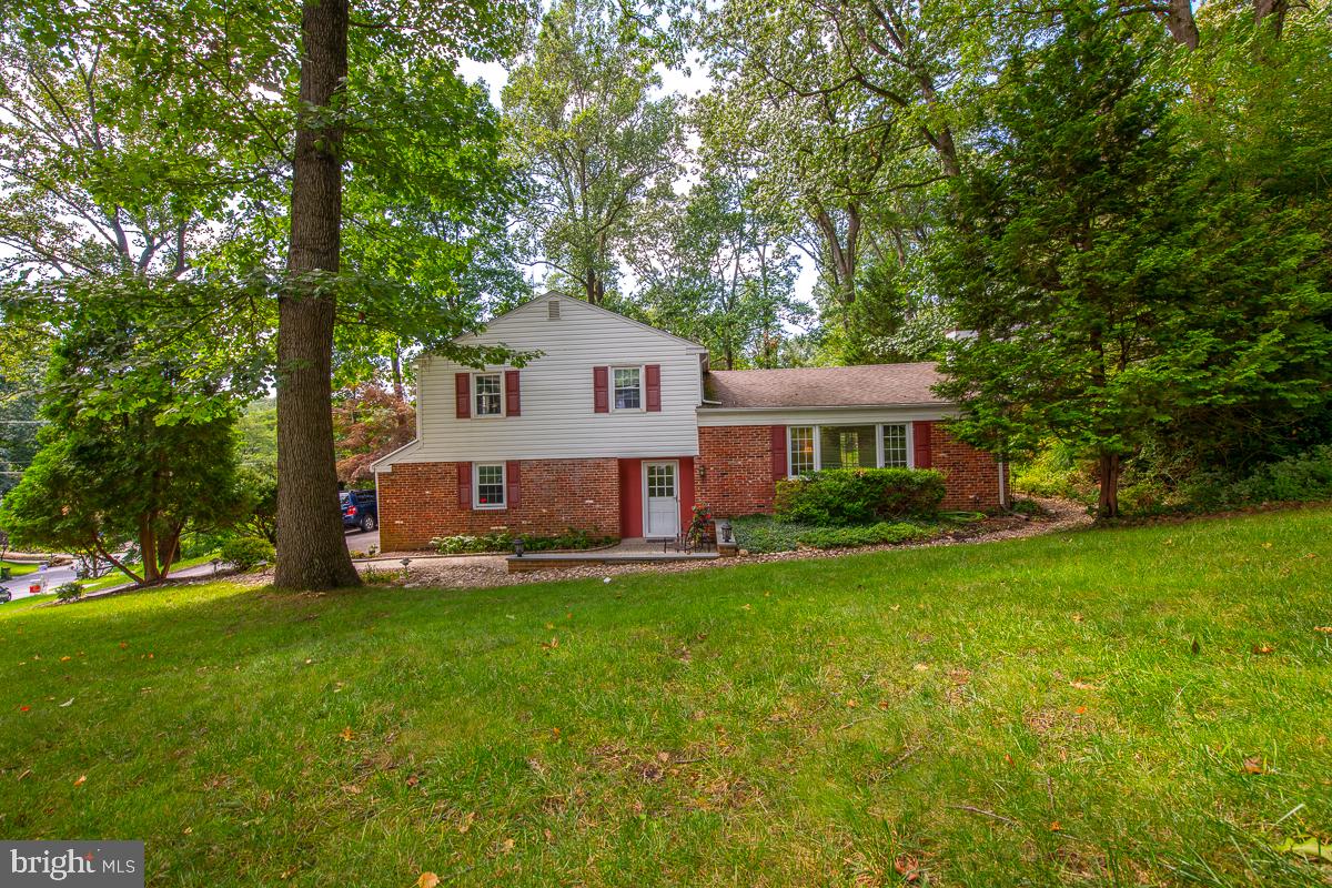 686 Vassar Road Wayne, PA 19087 - Photo 2 of 41