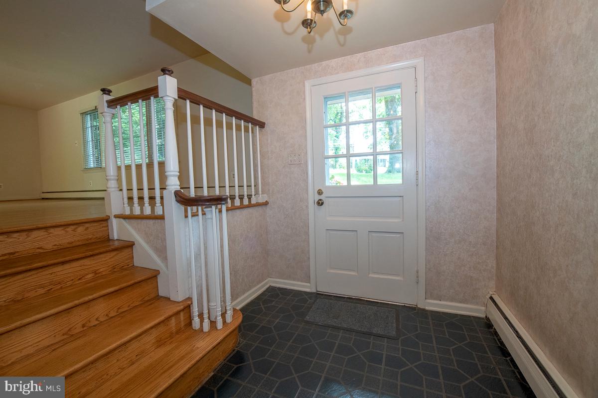 686 Vassar Road Wayne, PA 19087 - Photo 6 of 41