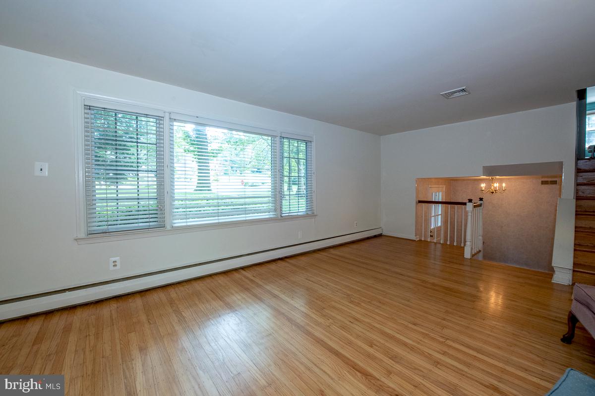 686 Vassar Road Wayne, PA 19087 - Photo 8 of 41