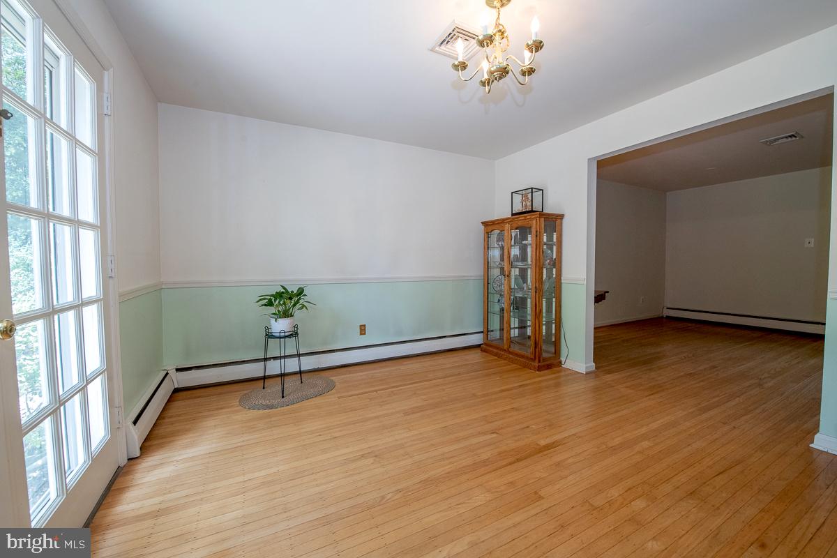 686 Vassar Road Wayne, PA 19087 - Photo 10 of 41