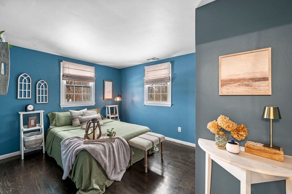 54 Methuen Road Dracut, MA 01826 - Photo 19 of 41