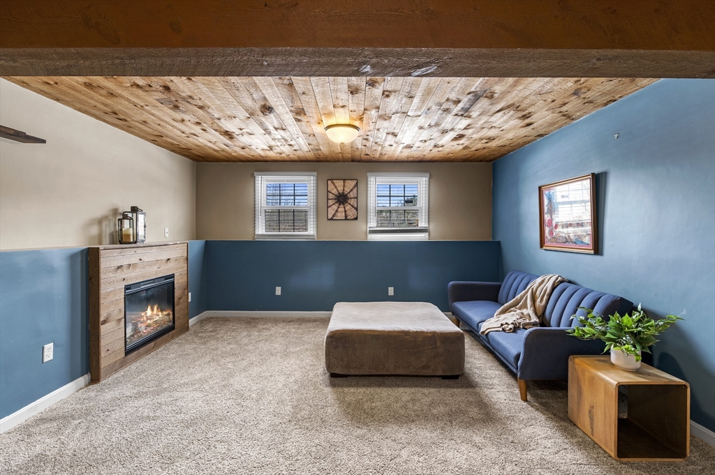 54 Methuen Road Dracut, MA 01826 - Photo 26 of 41