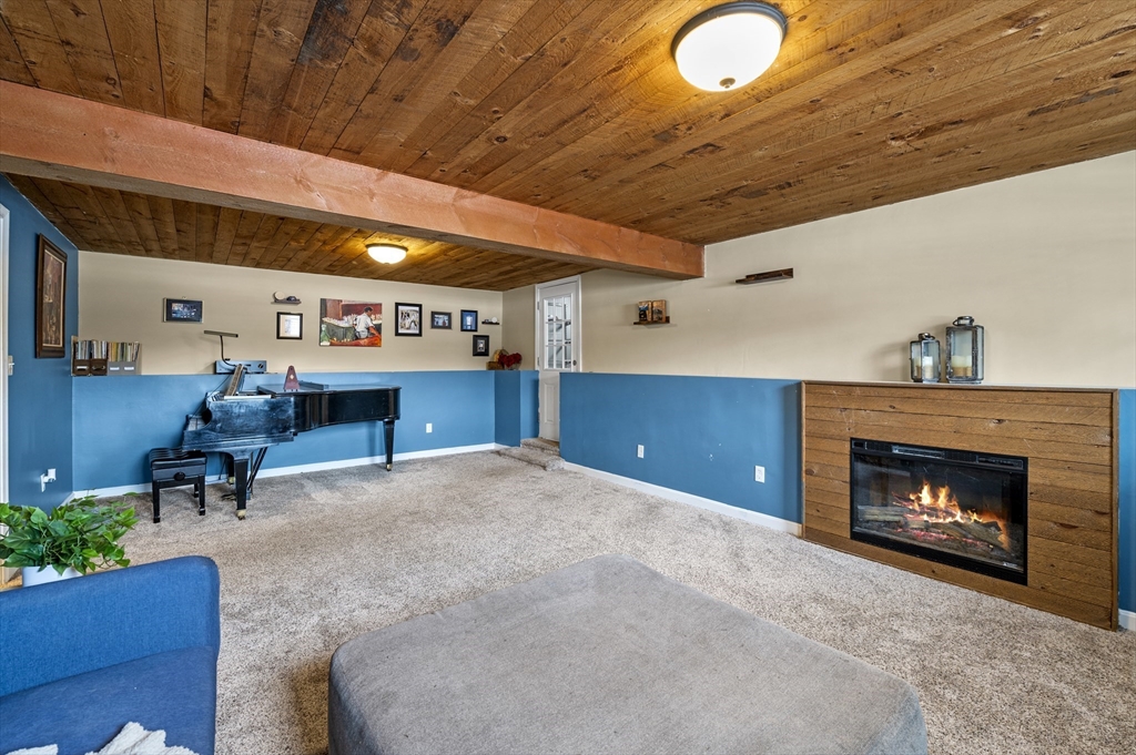 54 Methuen Road Dracut, MA 01826 - Photo 27 of 41