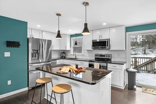 $649,900 | 54 Methuen Road, Dracut, MA 01826