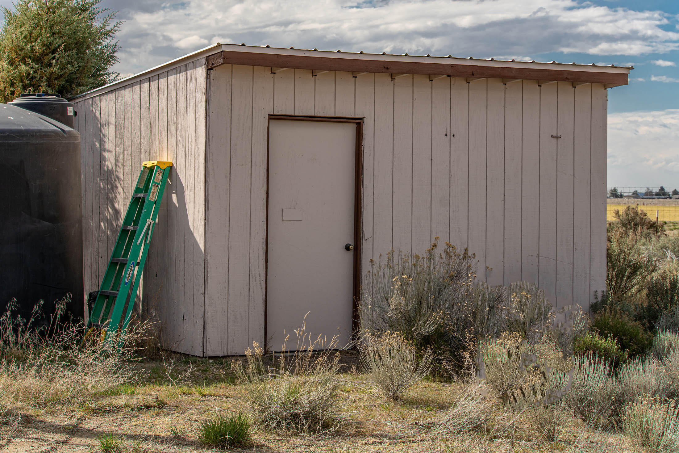25907 South Cooper Street Bend, OR 97701 - Photo 26 of 34 a backyard of a house