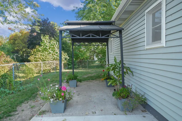 $269,900 | 295 8th Street Northeast, Cedar Springs, MI 49319