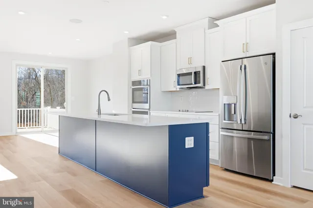 a close up of a shower