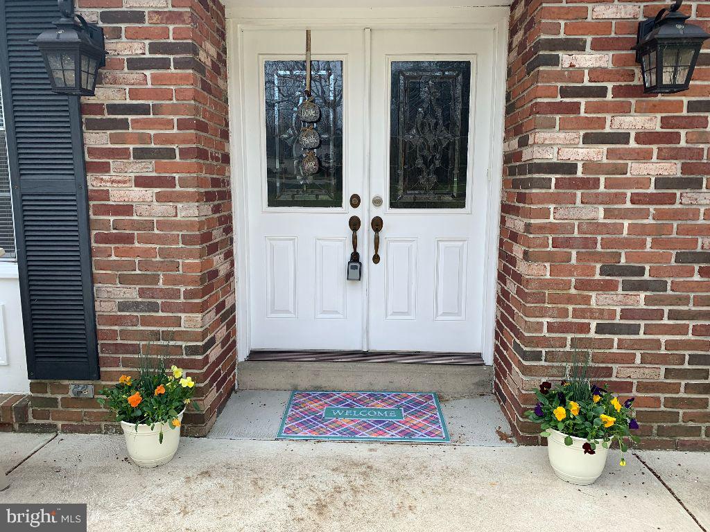 5570 Chelsea Road Aston, PA 19014 - Photo 3 of 42 Double door entry