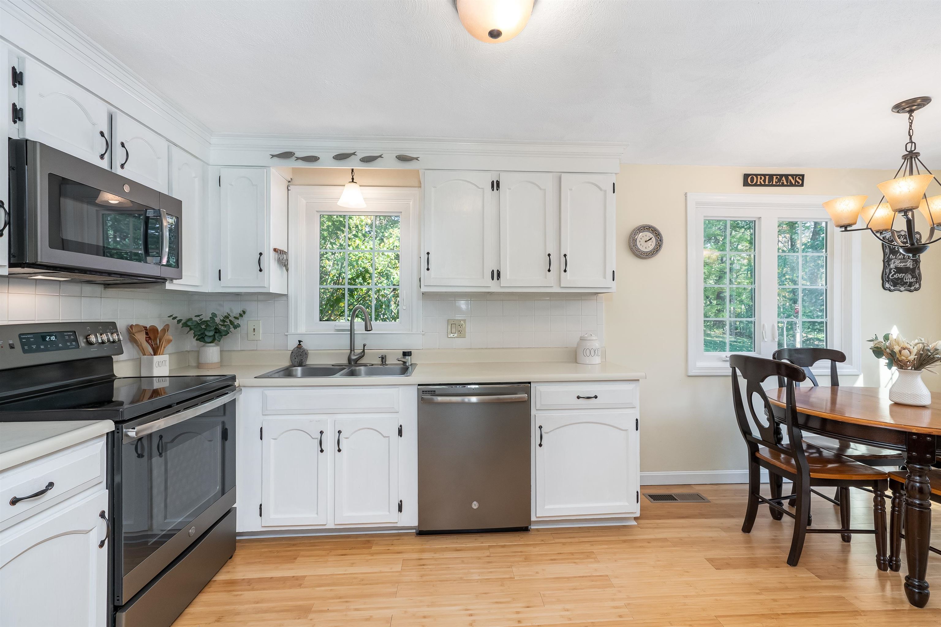 31 Gail Road Merrimack, NH 03054 - Photo 2 of 27