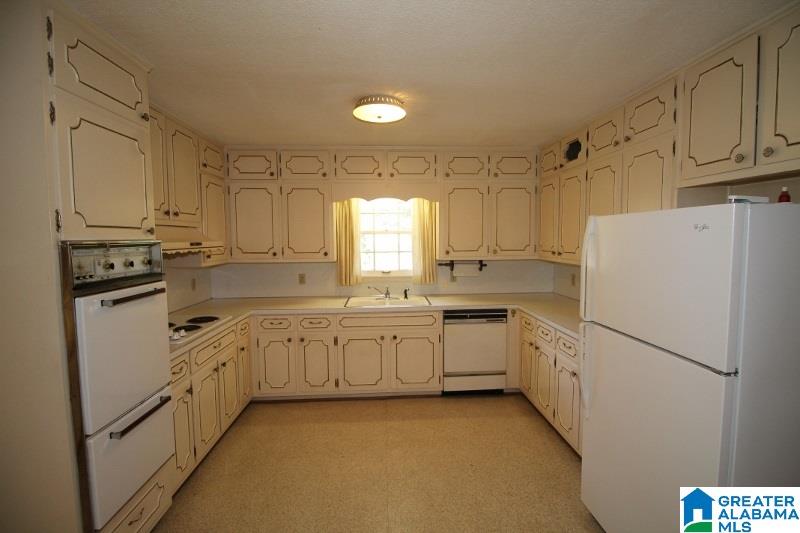 945 Pine Hill Road Birmingham, AL 35235 - Photo 5 of 20