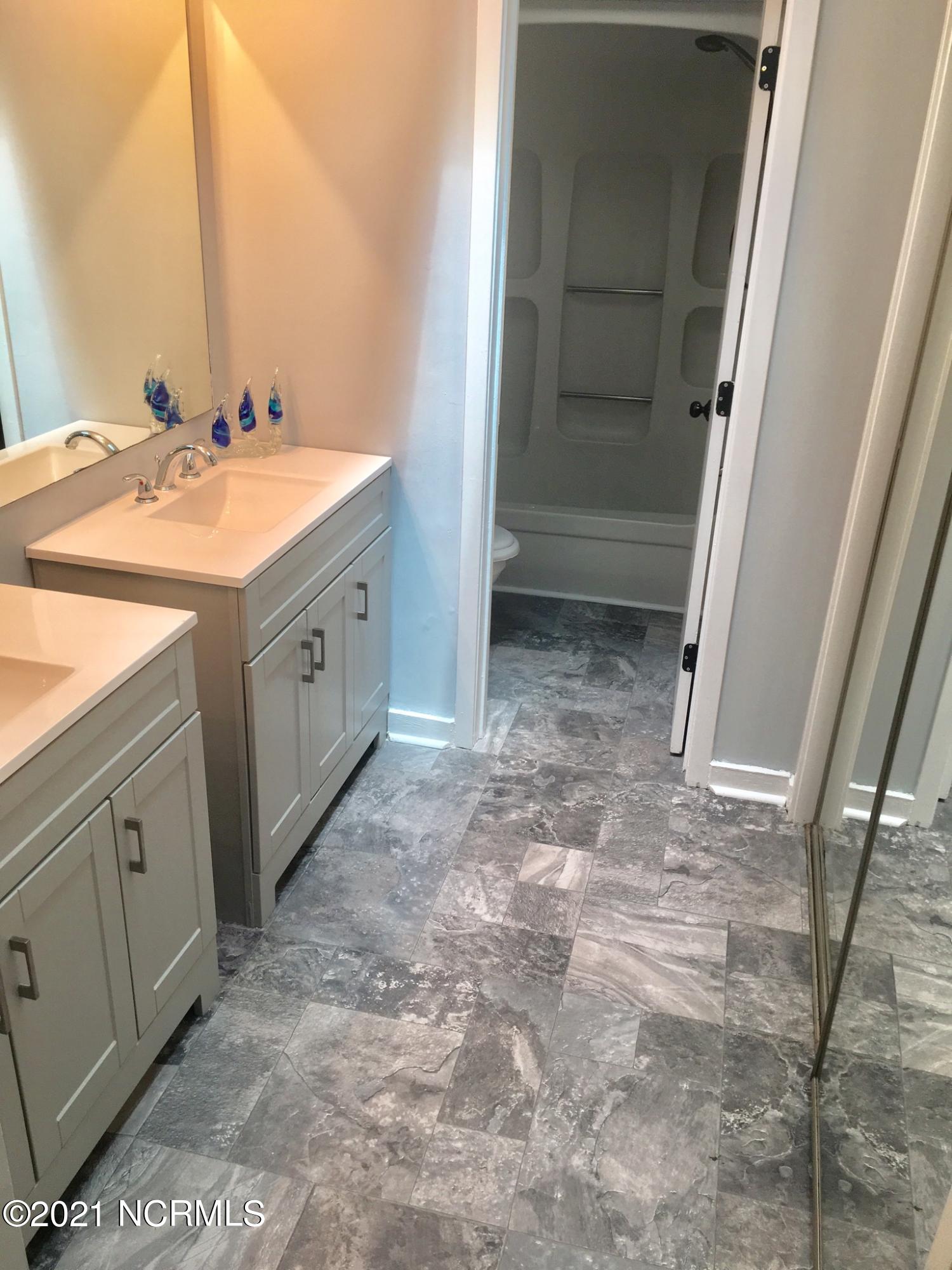 718 Azalea Drive, Unit 458 Hampstead, NC 28443 - Photo 11 of 14 Master Bath