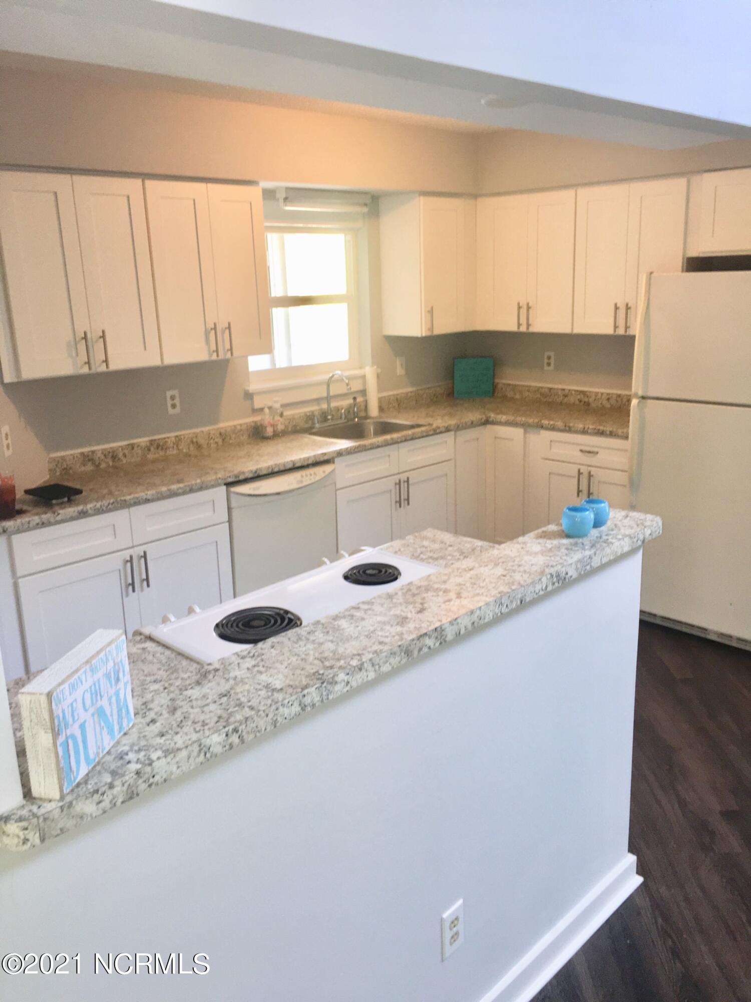 718 Azalea Drive, Unit 458 Hampstead, NC 28443 - Photo 3 of 14 Kitchen