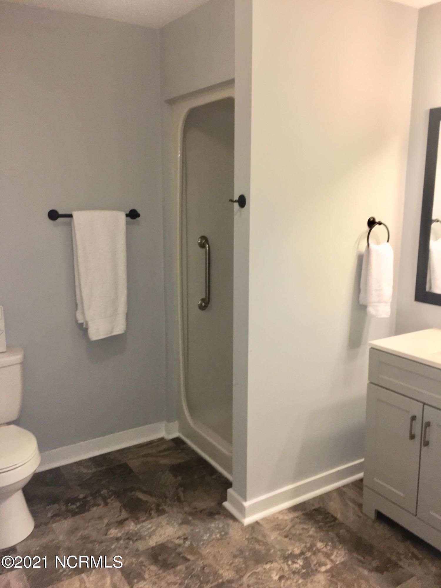 718 Azalea Drive, Unit 458 Hampstead, NC 28443 - Photo 10 of 14 Second Bath