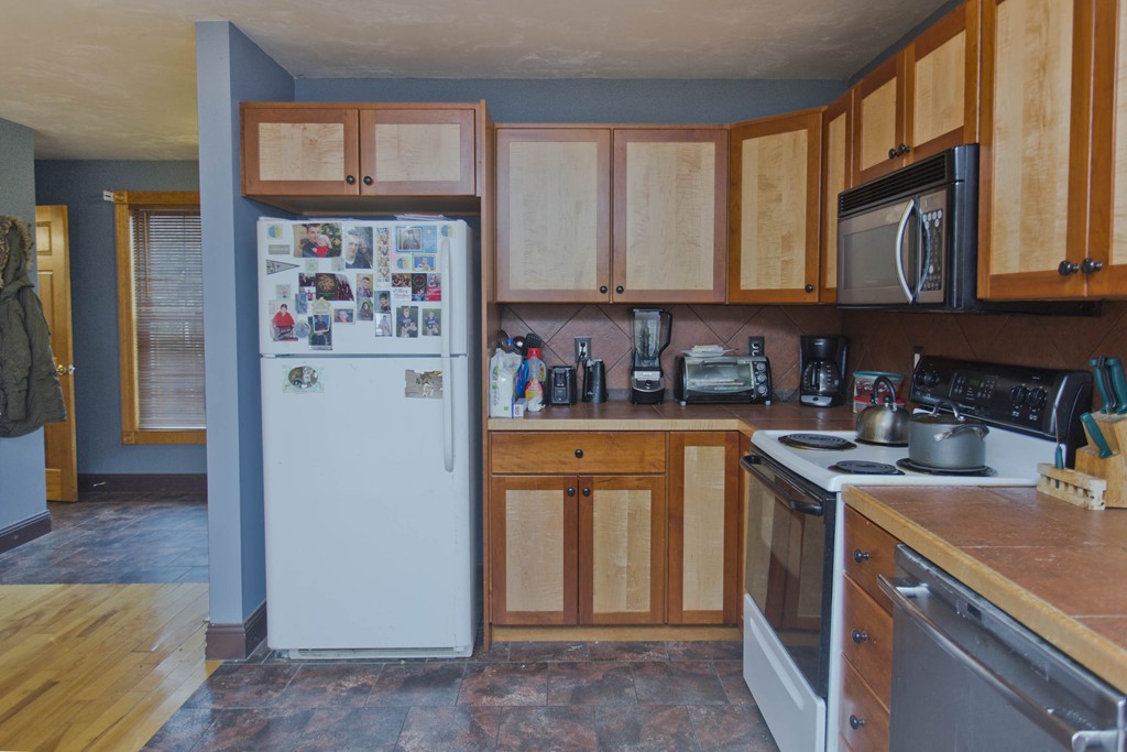 32 Warren Wright Road Belchertown, MA 01007 - Photo 11 of 27