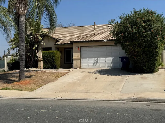$2,600 | 1102 Clark Street, Riverside, CA 92501