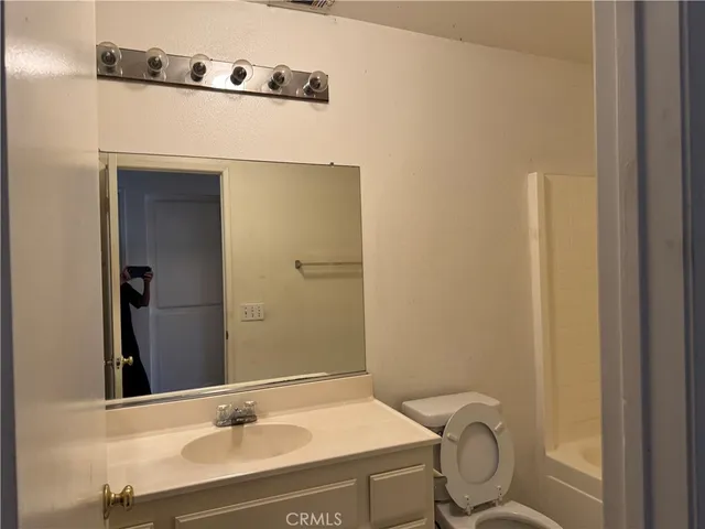 $2,600 | 1102 Clark Street, Riverside, CA 92501