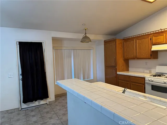 $2,600 | 1102 Clark Street, Riverside, CA 92501
