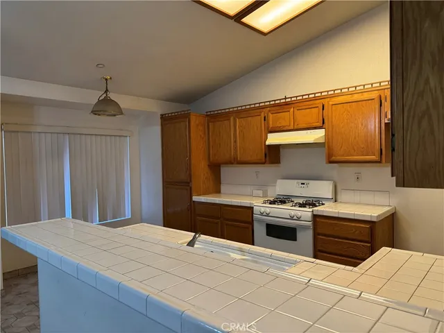 $2,600 | 1102 Clark Street, Riverside, CA 92501