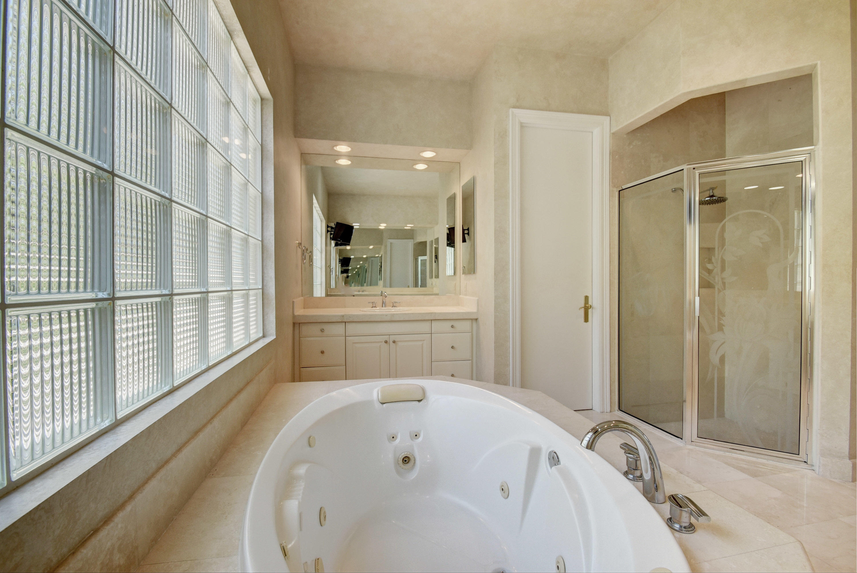 6501 Northwest 39th Terrace Boca Raton, FL 33496 - Photo 17 of 30 Master Bath