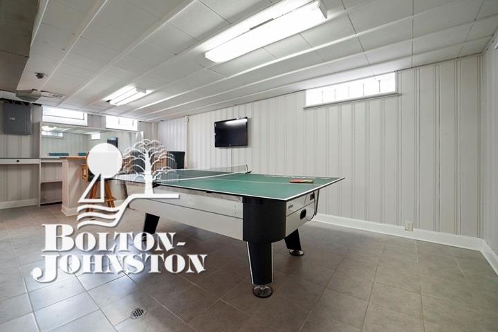 1675 Fairholme Road Grosse Pointe Woods, MI 48236 - Photo 21 of 33