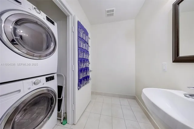 $3,150 | 1900 North Bayshore Drive, Unit 711, Miami, FL 33132