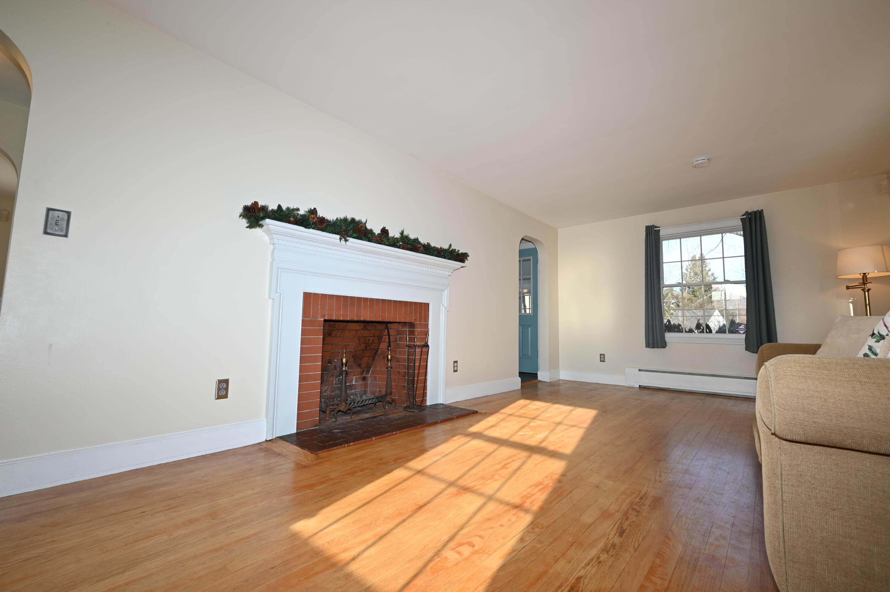 513 Summit Street Portland, ME 04103 - Photo 21 of 39 Living Room