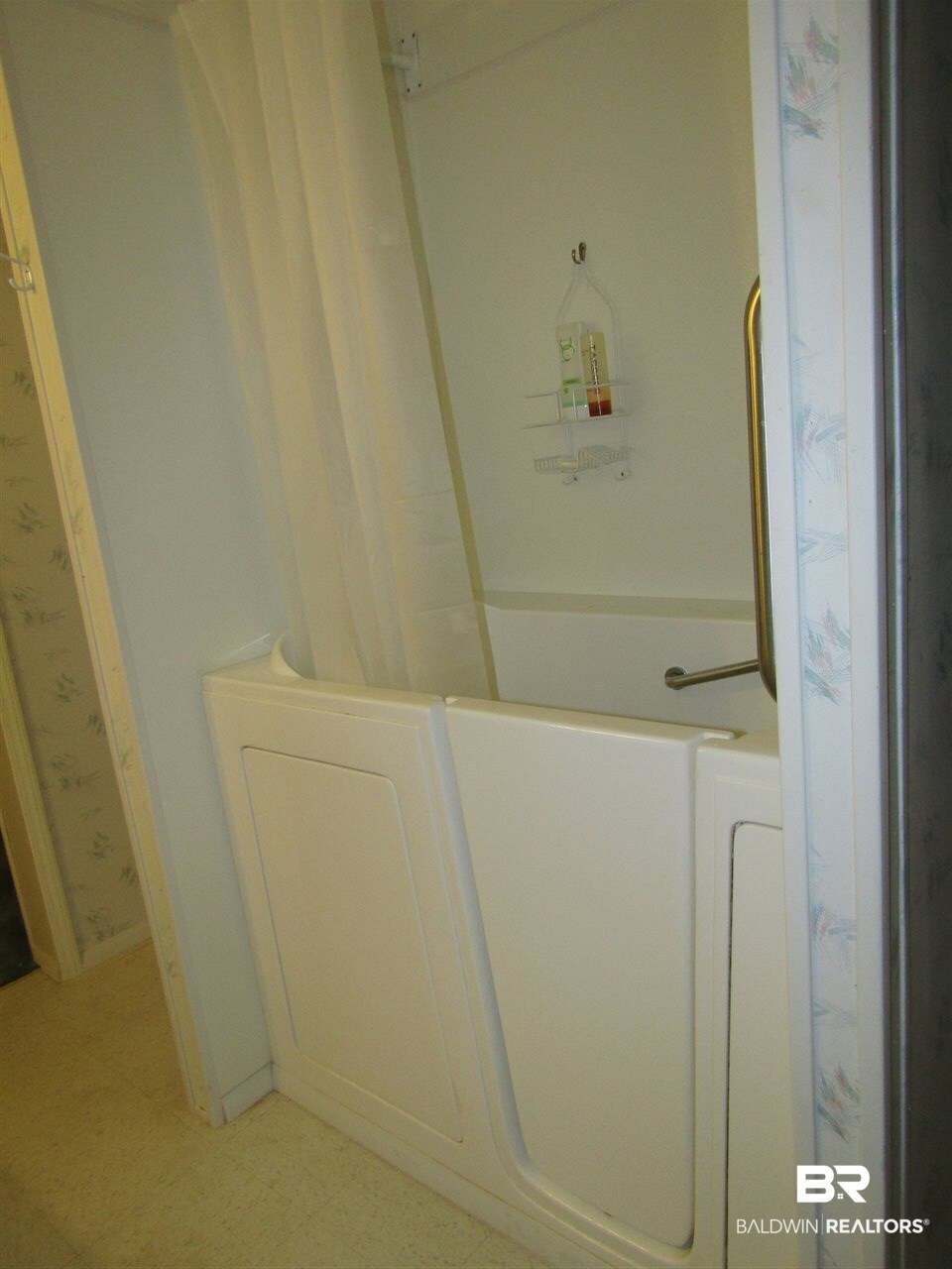 1860 Suavez Circle Lillian, AL 36549 - Photo 27 of 38 This is one of the high dollar walk in tubs