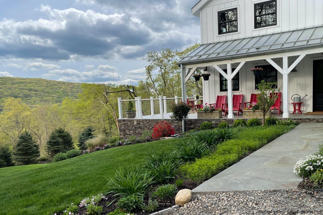 21 Red Oak Lane Garrison, NY 10524 - Photo 31 of 35 a front view of house with yard and green space