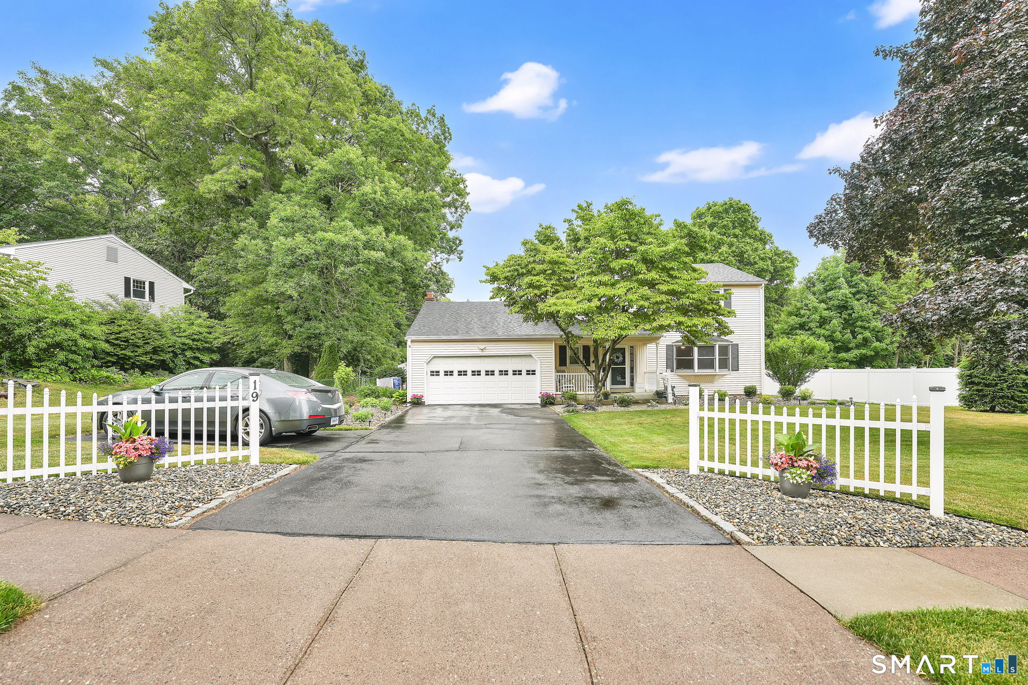 19 Kennedy Road Manchester, CT 06042 - Photo 2 of 37