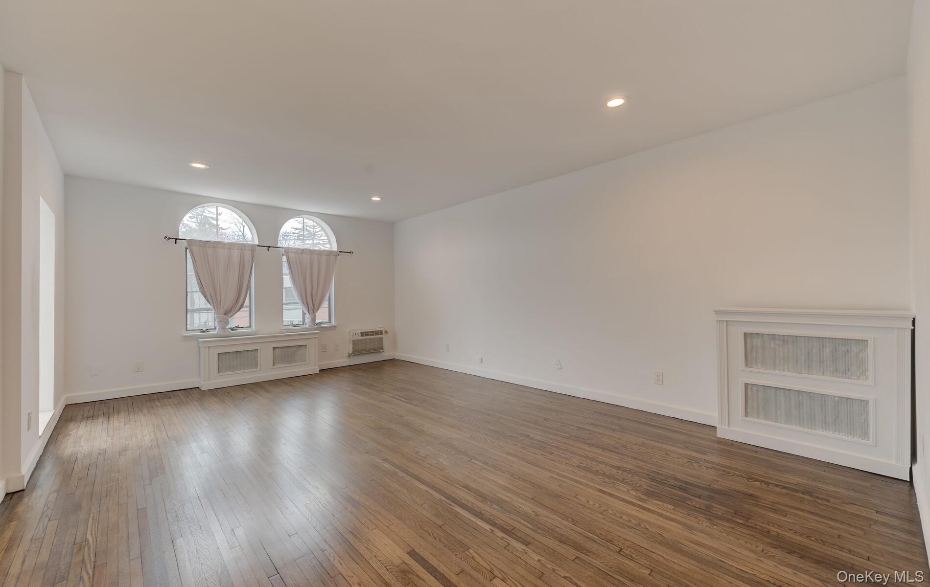 215 Middle Neck Road, Unit 22B Great Neck, NY 11021 - Photo 6 of 17 Gallery Image 6