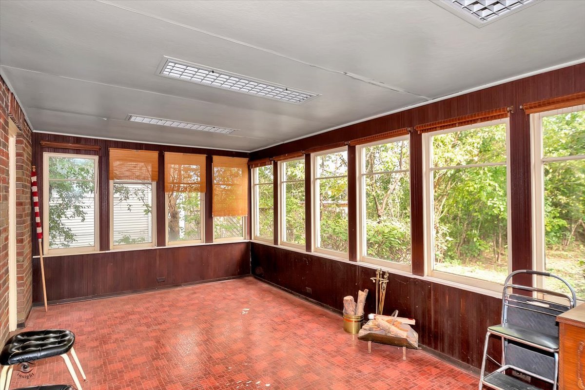 9527 South Damen Avenue Chicago, IL 60643 - Photo 12 of 30 a spacious bedroom with a large bed and a large window